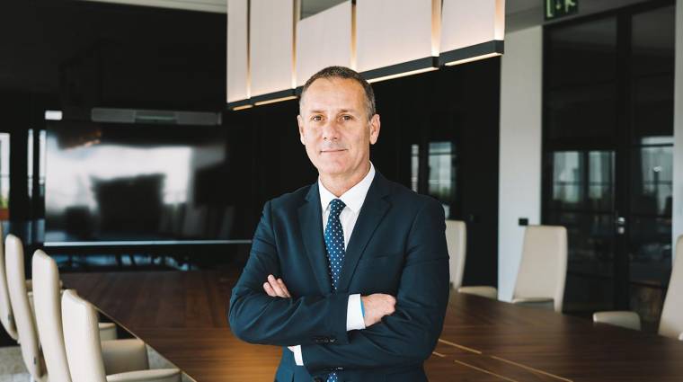 Jordi Guerrero, licenciado en Derecho por la Universidad Abad Oliba CEU y la Universitat de Barcelona, tiene una amplia trayectoria en el sector inmobiliario.