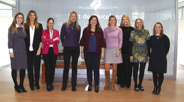 Miembros de WISTA junto a la presidenta del Puerto de Barcelona, Merc&egrave; Conesa.