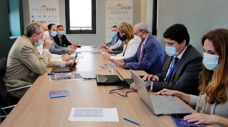 La AP de Huelva y HuelvaPort aúnan esfuerzos para mejorar la competitividad del puerto