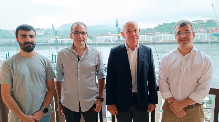 Desde la izquierda: Teo Alberro, alcalde Pasaia; Iraitz Pazos, concejal de Urbanismo y Medio Ambiente; Joakin Tellería , presidente de la AP de Pasaia; David Candelario, director de la AP de Pasaia.