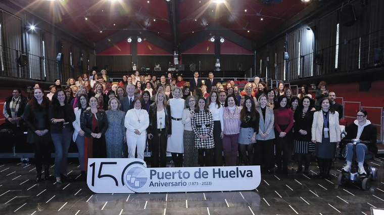 La modelo Laura Sánchez presenta un vídeo promocional del 150 aniversario del Puerto bajo el lema “El corazón de la ciudad está en el puerto”.