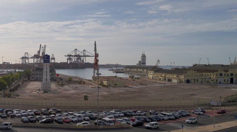 Estado actual de los terrenos que acogerán la nueva terminal de pasajeros del puerto de Valencia.