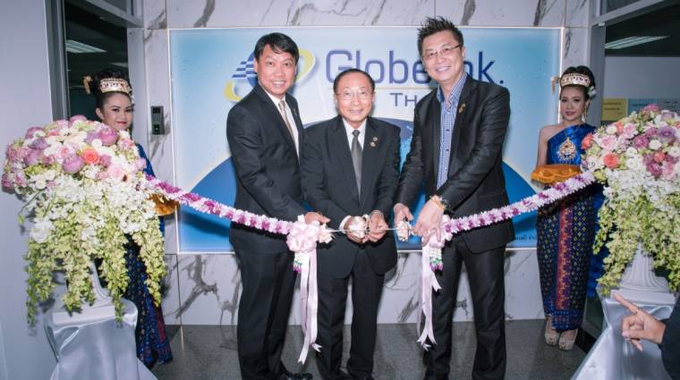 Desde la izquierda: Daniel Tok, CEO de Globelink Group; Vichai K. Watana, director general de Globelink Tailandia; CW Tan, presidente ejecutivo.