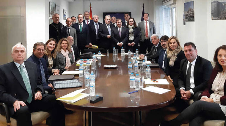 Todos los asistentes al Pleno del Consejo General de Aduanas en la reuni&oacute;n celebrada el mi&eacute;rcoles en Madrid.