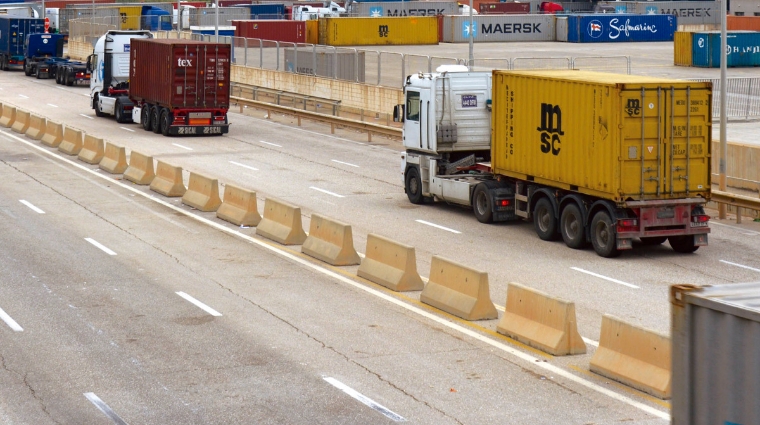 Los empresarios del transporte del puerto de Valencia piden unidad de acci&oacute;n a las terminales. Foto: DP.