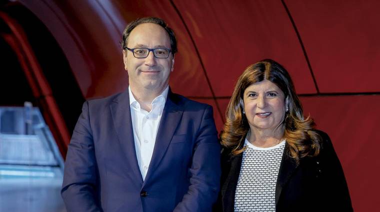 El CEO de Seur, David Sastre, junto a la consejera delegada de Tipsa, María Luisa Camacho.