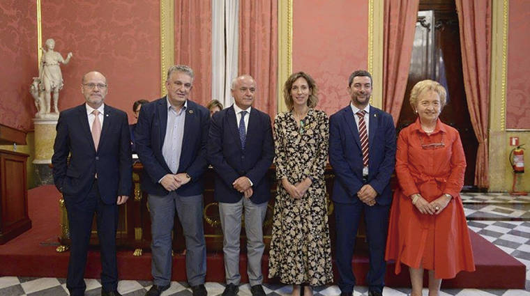 Joan Canadell, segundo por la derecha, nuevo presidente de C&aacute;maras de Catalunya.