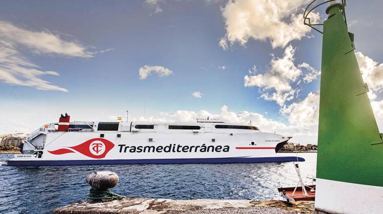 El ferry “Ciudad de Ceuta” cubre la ruta entre ambas ciudades.