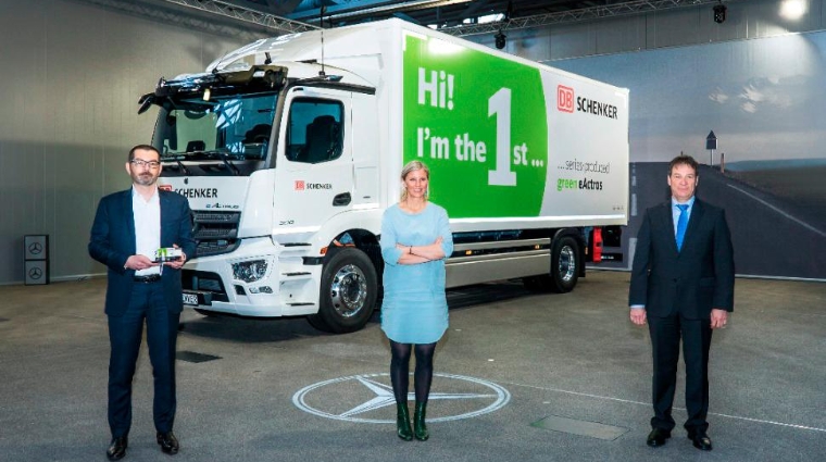 Cyrille Bonjean, Executive Vice President, Head of Land Transport Europe en DB Schenker; Karin Rådström, Member of the Board of Management de Daimler Truck Holding AG, y Wolfgang Janda, Executive Vice President, Head of Network &amp; Line Haul Management en DB Schenker.