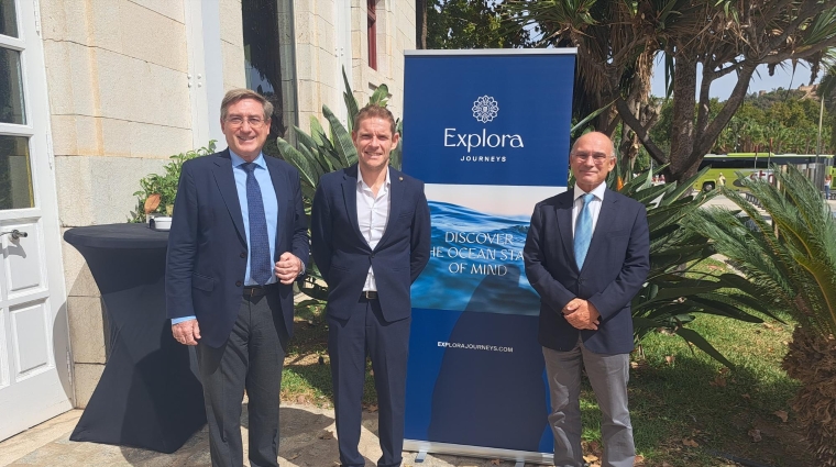 Rafael Carmona, presidente de Suncruise Andalucía; Fernando Pacheco, director general de Explora Journeys y MSC Cruceros España; y Carlos Rubio, presidente de la Autoridad Portuaria de Málaga.