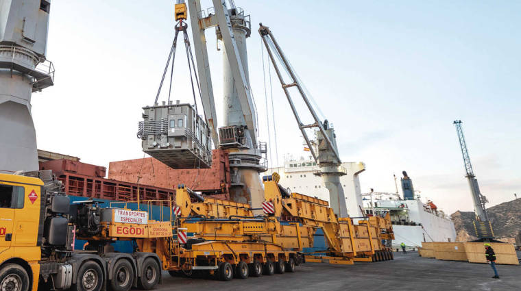 Terminal Mar&iacute;tima de Cartagena &ndash; TMC y Atlas Mediterr&aacute;neo han realizado una operativa de descarga de dos transformadores el&eacute;ctricos, de 123 y 196 toneladas, respectivamente.