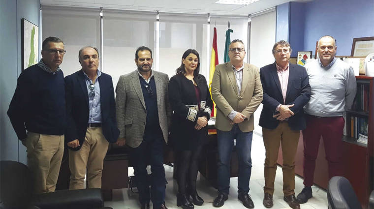 Representantes de ATCBA junto al subdelegado del Gobierno de la Junta de Andaluc&iacute;a en el Campo de Gibraltar, &Aacute;ngel Gavino.