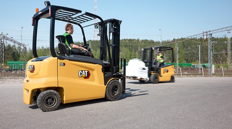 Cat Lift Trucks introduce las bater&iacute;as de ion-litio en su gama de carretillas contrapesadas el&eacute;ctricas.