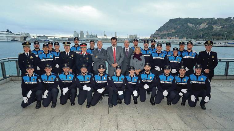Los agentes han superado de forma satisfactoria el Curso de Formación Básica de Policía Portuaria en la Escuela de Policía de Catalunya.