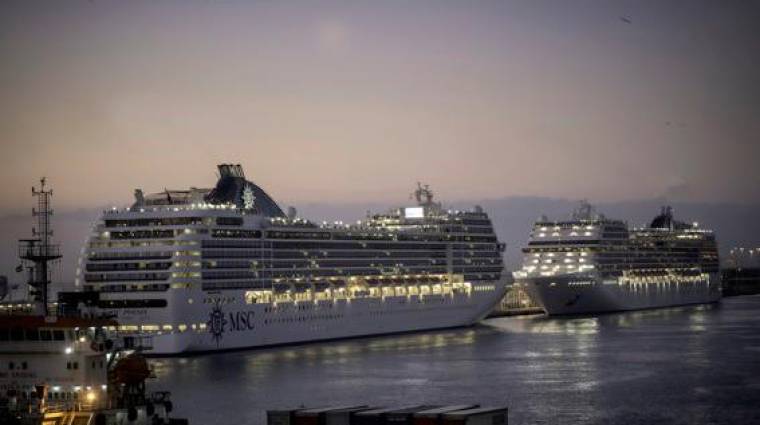 Los cruceros “MSC Poesia” y “MSC Magnifica” han llegado a Barcelona este sábado a primera hora de la mañana.