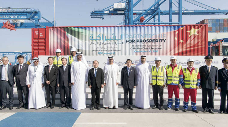 Representantes de COSCO Shipping, COSCO Shipping Ports, los gobiernos de China y EAU y de Abu Dhabi Ports.