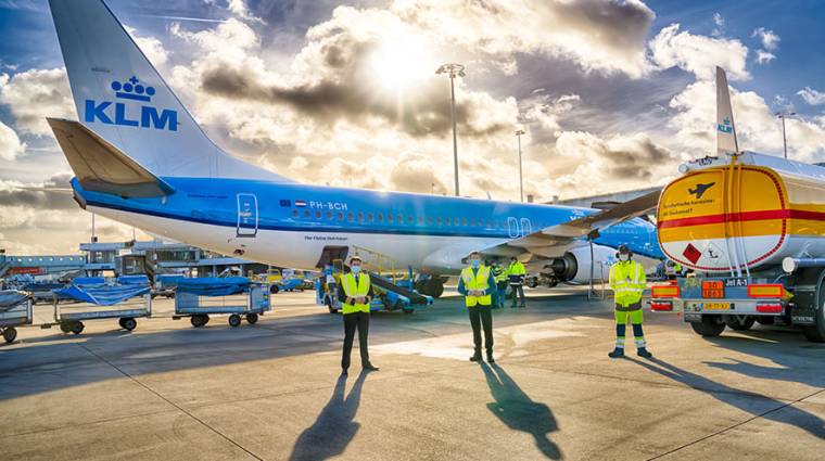 KLM realiza el primer vuelo de pasajeros con queroseno sintético sostenible.