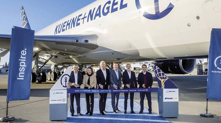 Representantes de Kuehne &amp; Nagel y Atlas Air en el acto de entrega del avión.