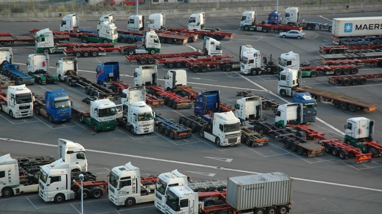 Asotrava denuncia los perjudiciales efectos de la huelga de la estiba entre el colectivo de transportistas aut&oacute;nomos del Puerto de Bilbao. Foto J.P.