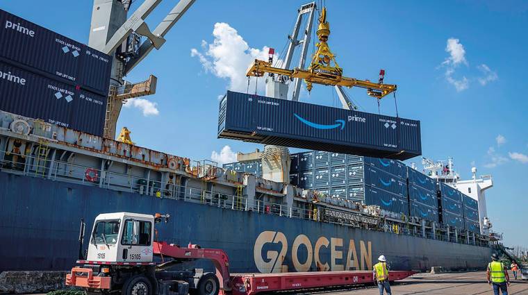 Amazon lleva fabricando desde 2018 sus propios contenedores marítimos de 53 pies y fletando sus propios barcos, además de haber creado su propia división de carga aérea con Amazon Air.