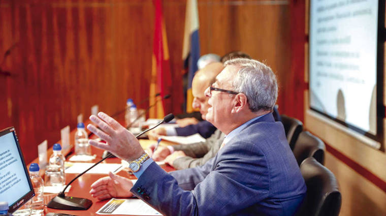 La Conferencia estuvo a cargo de Salvador Miranda, economista y abogado.
