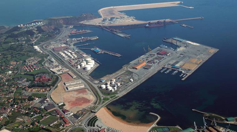 El sindicato aboga por “un ambiente de trabajo estable y justo” en el sector portuario asturiano.