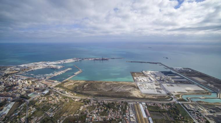 La conexión entre ambas zonas portuarias permitirá aumentar la eficiencia del Puerto de Castellón.