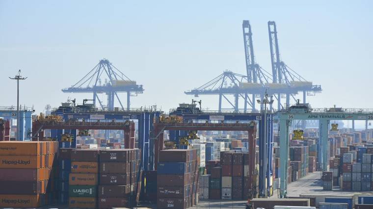 El movimiento de contenedores en los puertos gestionados por la APV superó los 393.000 TEUs en marzo. Foto: Raúl Tárrega.