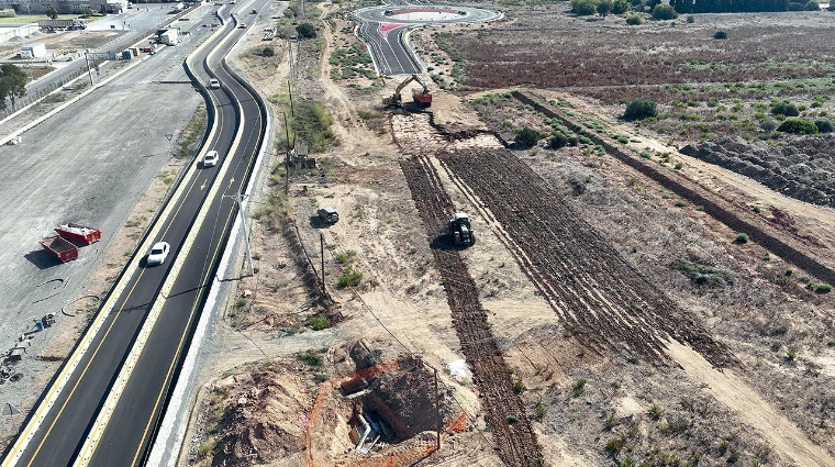 El proyecto de accesos tiene por finalidad continuar el vial finalizado actualmente y que permitirá conectar la ZAL con el vial de vehículos pesados que da acceso en la A-7