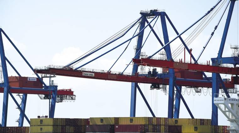 El tráfico de contenedores en Valenciaport en el primer semestre supera los 2,6 millones de TEUs.