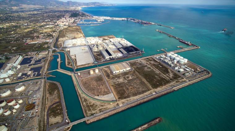 Empiezan a materializarse inversiones en infraestructuras productivas que situarán al puerto de Castellón entre los mejores conectados del país.