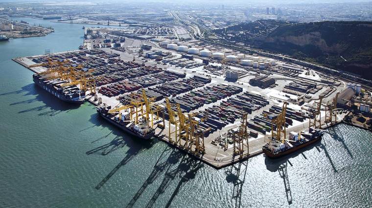 El fabricante chino entregará tres grúas para APM Terminals Barcelona en octubre del próximo año.