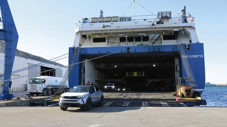 Es la primera operativa de tráfico ro-ro de vehículos, consignada y operada por Agencia Marítima Blázquez.