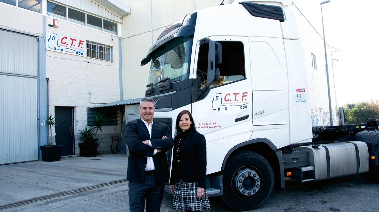 Juan Carlos Fern&aacute;ndez y Carmen Fern&aacute;ndez, responsables de Contenedores y Transportes F&eacute;rricos. Foto Loli Dolz.