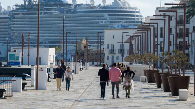 La medida de levantar la barrera del puerto durante el invierno es una petición del Ayuntamiento de Eivissa