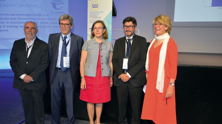 Francesc Sánchez, director general de la Autoridad Portuaria de Valencia; Aurelio Martínez, presidente de Valenciaport; Annaleena Mäkilä, presidenta de la ESPO; Álvaro Rodríguez Dapena, presidente de Puertos del Estado; e Isabelle Ryckbost, secretaria general de la ESPO. Foto: Raúl Tárrega.