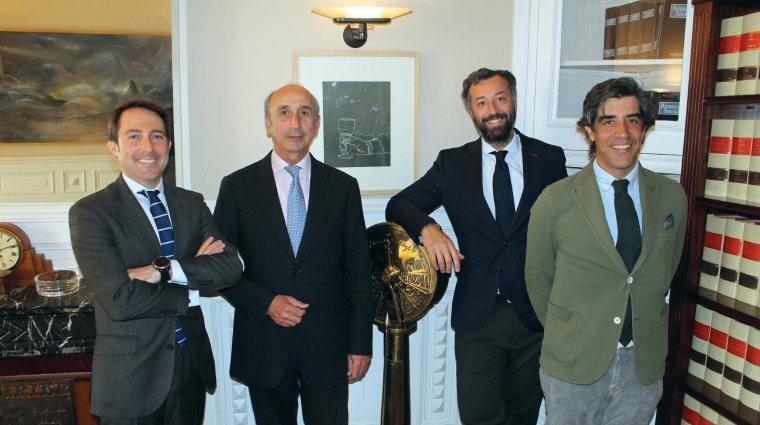 Equipo de socios de Actam Abogados: Urko Urrutia, Juan Ignacio Beitia, José Mª Fernández, Pedro Gómez-Balboa (falta José Félix Pérez de Tolosa). Foto J.P.