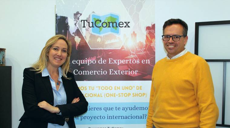Cristina Peña, CEO; y Alberto Tundidor, CTO &amp; CIO, en la oficina de TuComex de Guadalajara. Foto B.C.