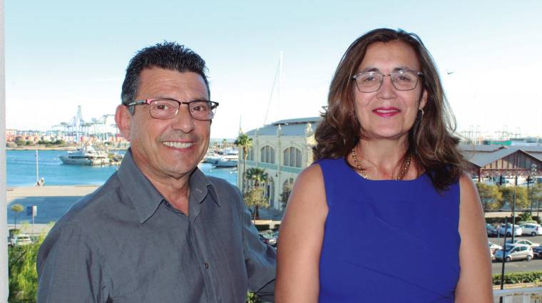 Javier Blanquer Gans y María Cristina Bru Guzmán en la oficina con la que cuenta la compañía en el Puerto de Valencia. Foto: J.C.P.