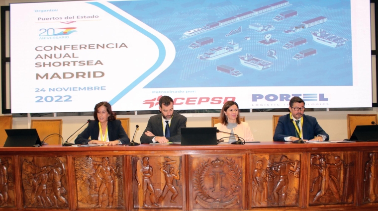 Desde la izquierda: Elena Seco, presidenta de SPC Spain; Benito Núñez, director general de la Marina Mercante; María José Rallo, secretaria general de Transportes y Movilidad del MITMA; Y Álvaro Rodríguez Dapena, presidente de Puertos del Estado, ayer en la inauguración de la conferencia anual y el 20 aniversario de SCP Spain, celebrada en Madrid. Foto B.C.