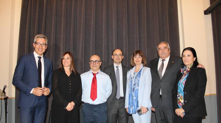El presidente de ATEIA-OLTRA Barcelona, Emili Sanz (segundo por la derecha), junto a todo el equipo de la asociación de transitarios barceloneses. Foto M.V.