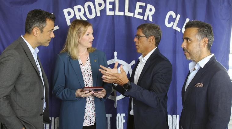 Omar W. Medina, cónsul and economic officer del consulado general de los Estados Unidos de América; Katie Stana, cónsul general de Estados Unidos de América en Barcelona; Gonzalo Sanchís, presidente de Propeller Club de Barcelona y John Coronado, consejero comercial para la embajada de Estados Unidos de América en España. Foto J.P.M.