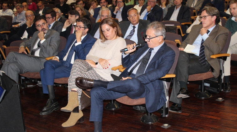 El presidente de Port de Barcelona, Lluís Salvadó; el presidente de Puertos del Estado, Álvaro Rodríguez Dapena; la presidenta de la autoridad portuaria de Las Palmas, Beatriz Calzada; y el presidente del puerto de Gioia Tauro, Andrea Agostinelli, durante la jornada de esta mañana en Barcelona. Foto M.V.