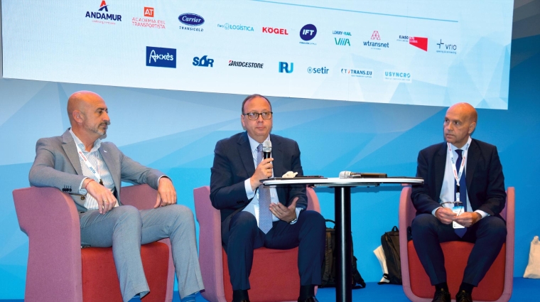 De izquierda a derecha, Juan Jesús Sánchez, vicepresidente de Mercancías de ASTIC; Marcos Basante, presidente; y Antonio Pérez Millán, tesorero. Foto M.J.
