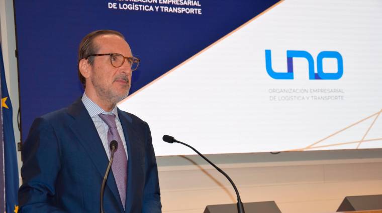 Francisco Aranda, presidente de UNO, durante la presentación esta tarde de la nueva imagen corporativa de la Organización Empresarial de Logística y Transporte. Foto M.J.
