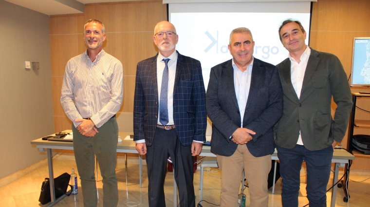 Desde la izquierda: Juan José Gil, secretario general de Fenadismer; Julio Villaescusa, presidente; Carlos Cancela, consejero delegado de OkCargo; y Luis Sanz, director de Operaciones de OkCargo, ayer en Madrid. Foto B.C.