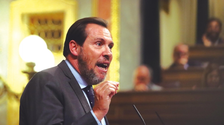 Óscar Puente durante suintervención en el debate de investidura de Alberto Núñez Feijóo el pasado 26 de septiembre.