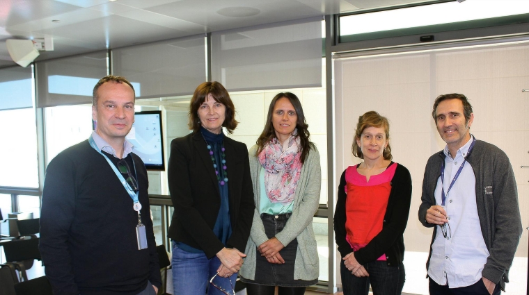 Hector Calls, head of Environmental Sustainability de Port de Barcelona; Begoña Pérez, jefa del departamento de Oceanografía Portuaria de Puertos del Estado; Anna Magdalena Matulka, Ocean Modeller de Puertos del Estado; Susana Pérez, técnico del Área de Medio Físico de Puertos del Estado y Joaquim Cortes, environmental manager en Port de Barcelona. Foto: Juan Porta.