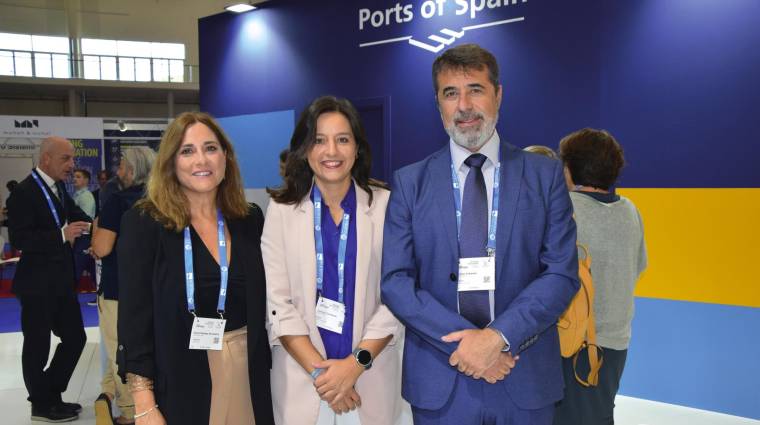 Silvia Postigo, Servicios Turísticos de Ceuta; Lorena Carmona, técnico asistente de dirección de la AP; y Víctor Jiménez, responsable del área comercial de la AP. Foto B.C.