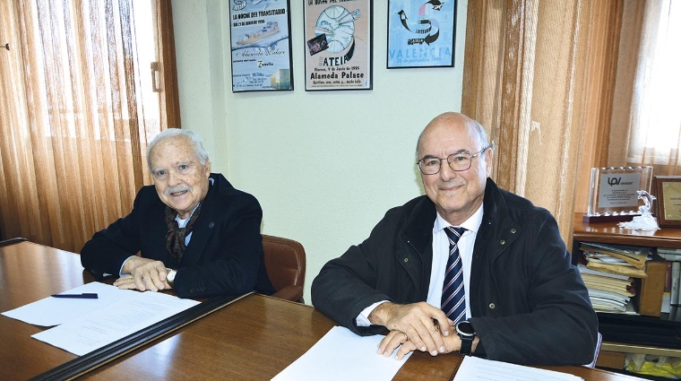 Luis Rosa, presidente de ATEIA-OLTRA Valencia; y Jorge Selma García-Faria, instantes antes del inicio de la Asamblea General Informativa. Foto: Raúl Tárrega.